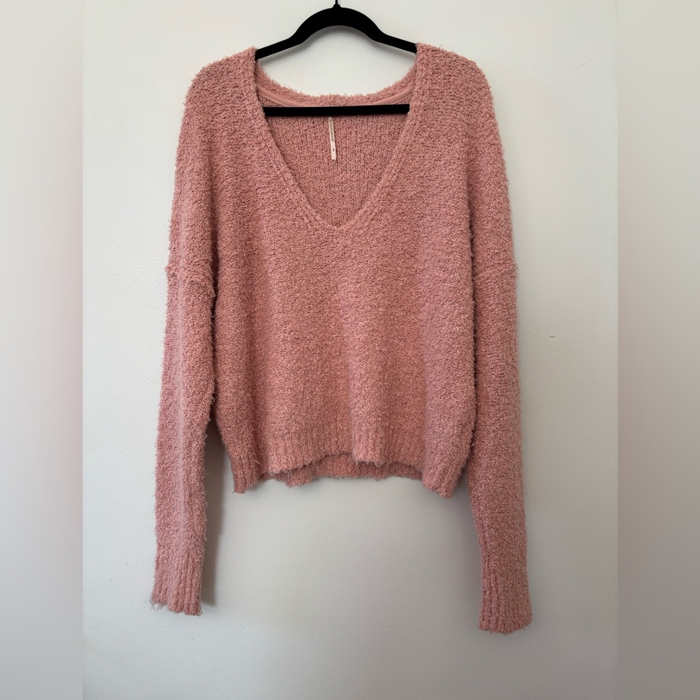 Free People Light Pink Textured V Neck Sweater!